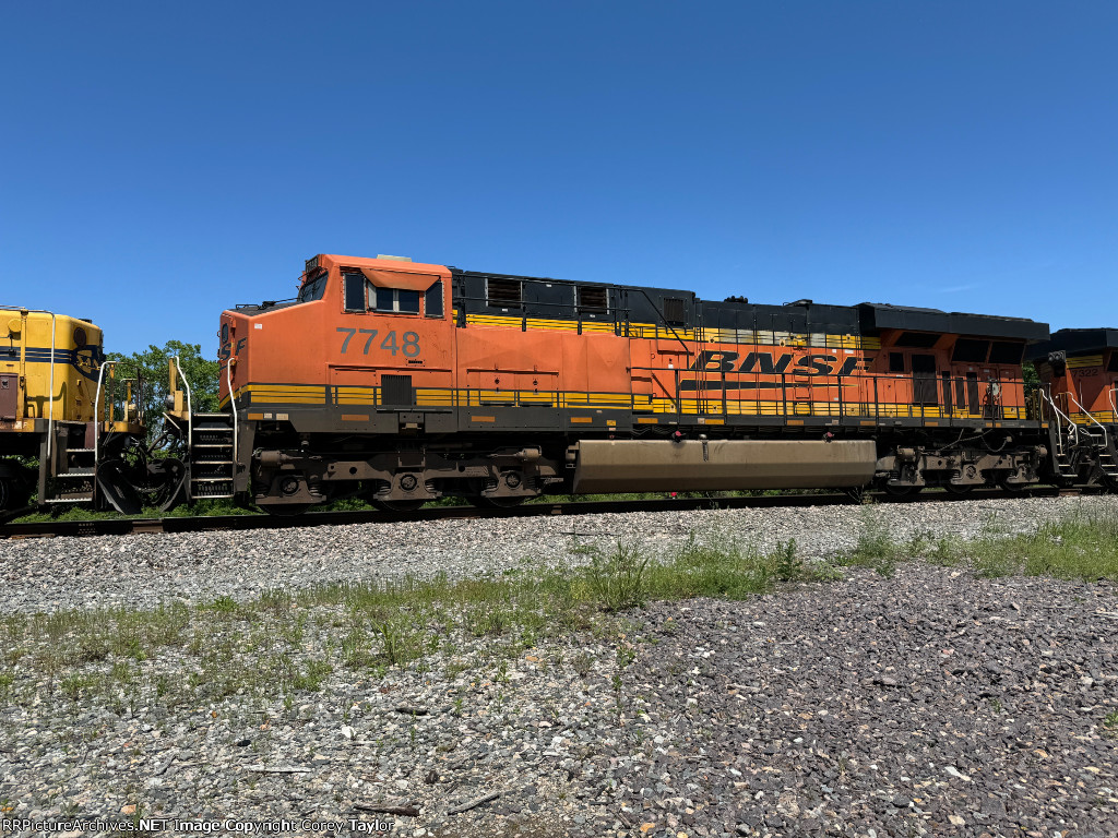 BNSF 7748